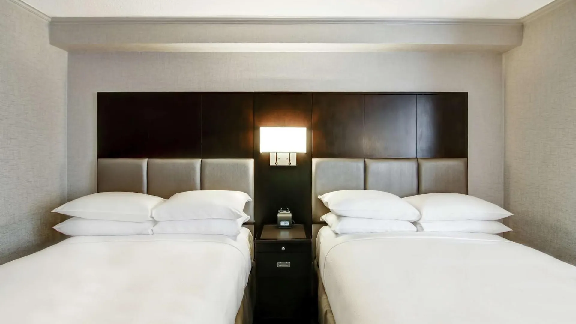 Doubletree By Hilton Toronto Downtown Otel