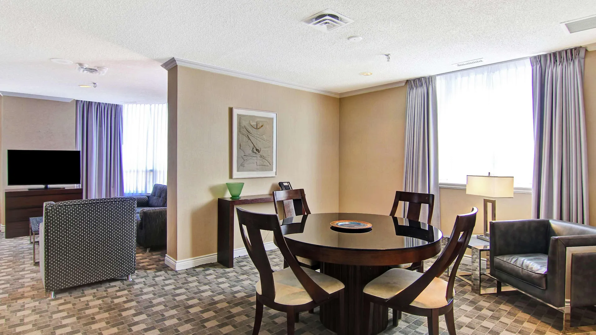 Doubletree By Hilton Toronto Downtown Hotel