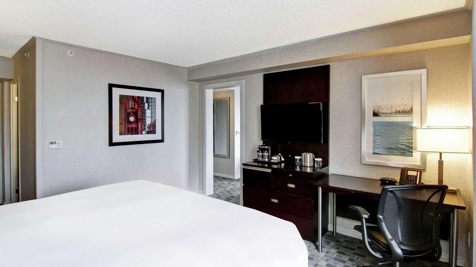 Doubletree By Hilton Toronto Downtown Hotel