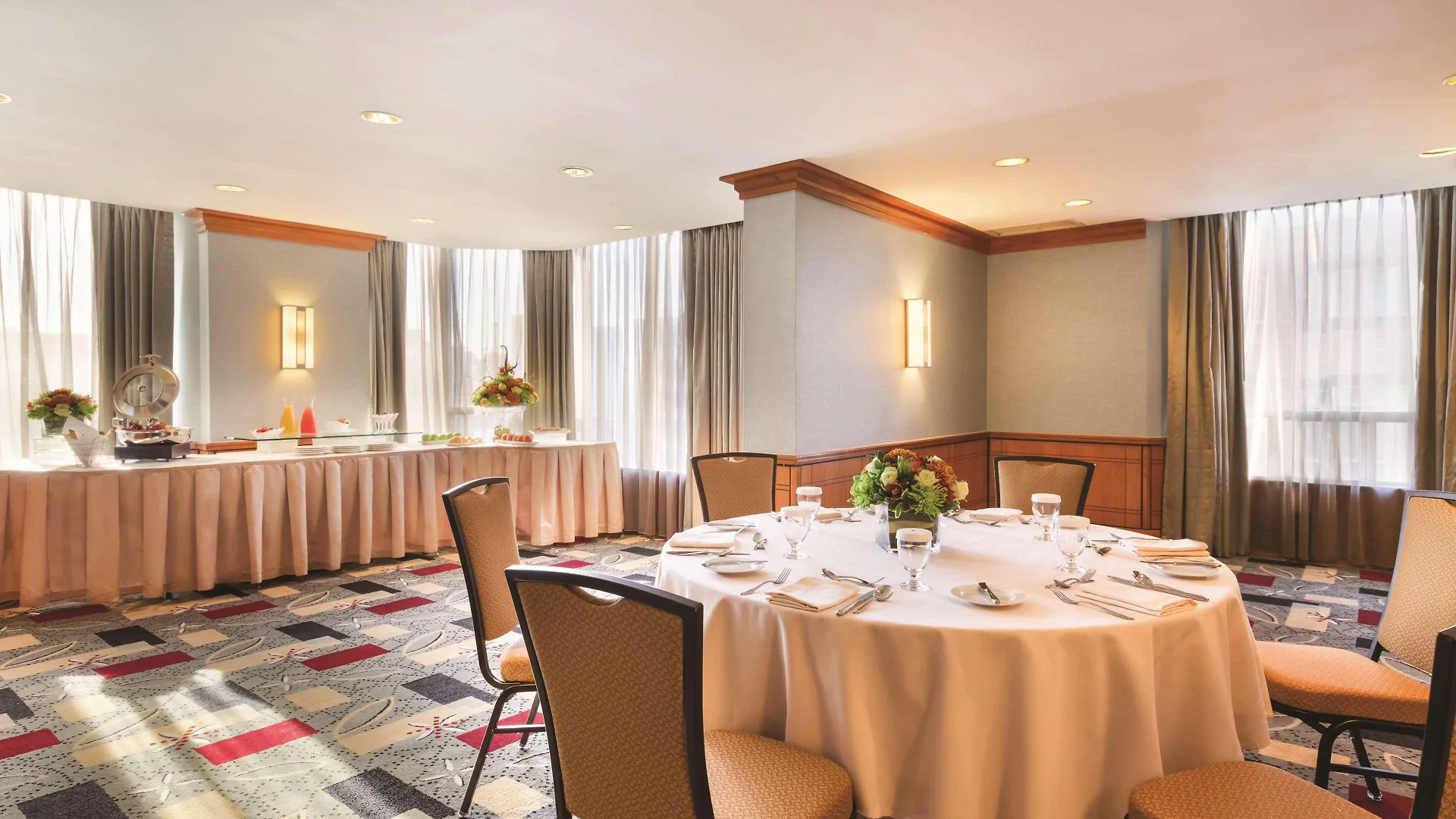 Doubletree By Hilton Toronto Downtown Hotel