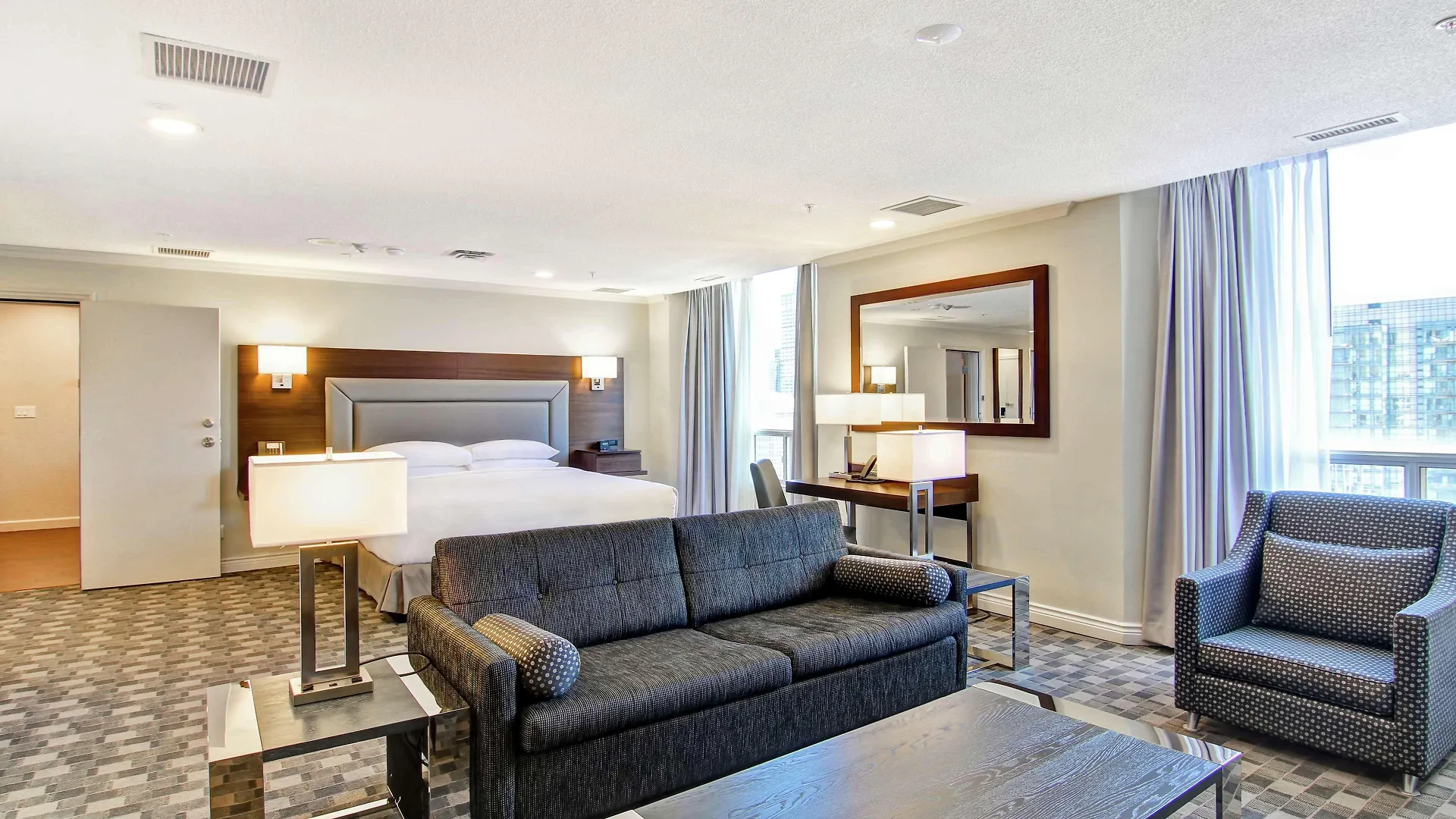 Doubletree By Hilton Toronto Downtown Hotel