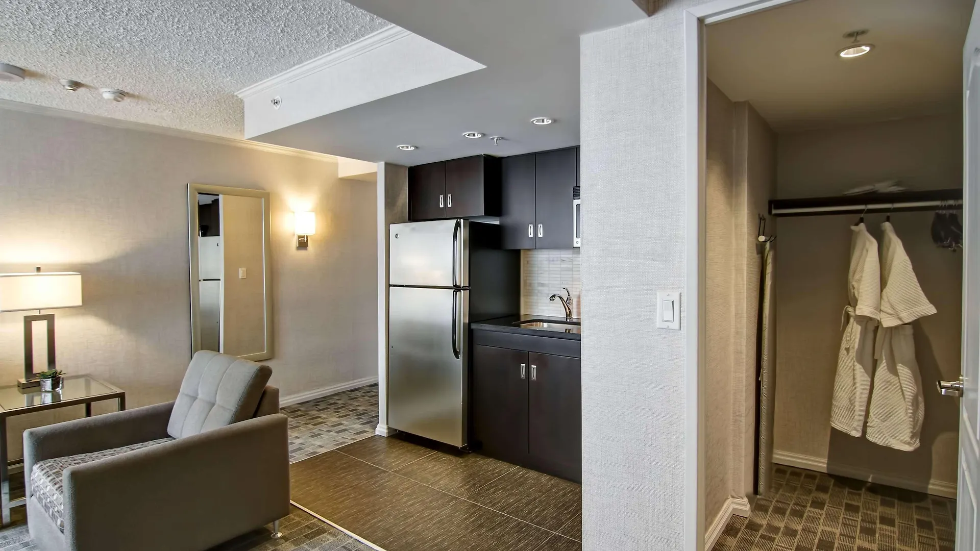 Doubletree By Hilton Toronto Downtown Hotel
