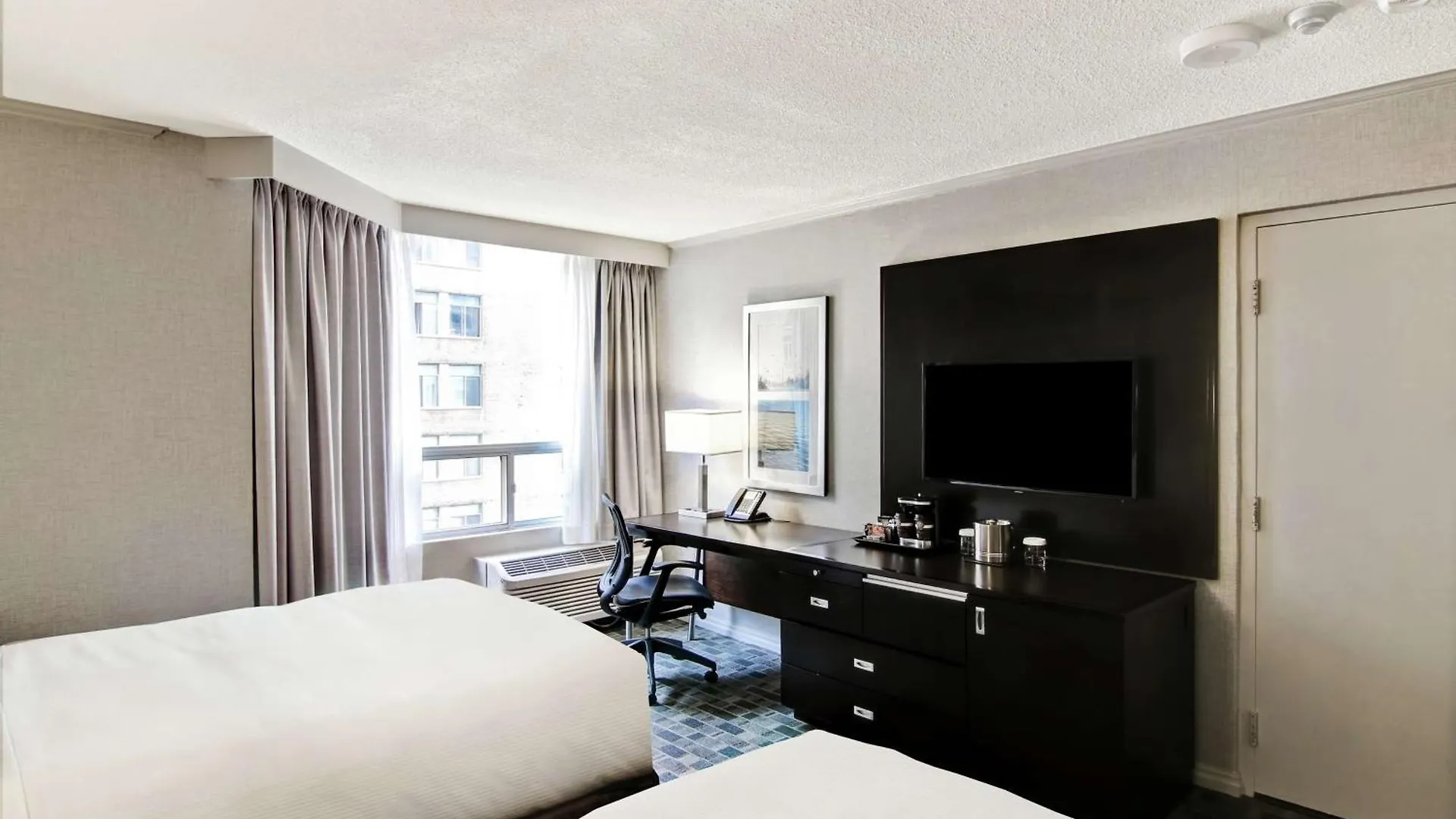 Doubletree By Hilton Toronto Downtown Hotel 4*,