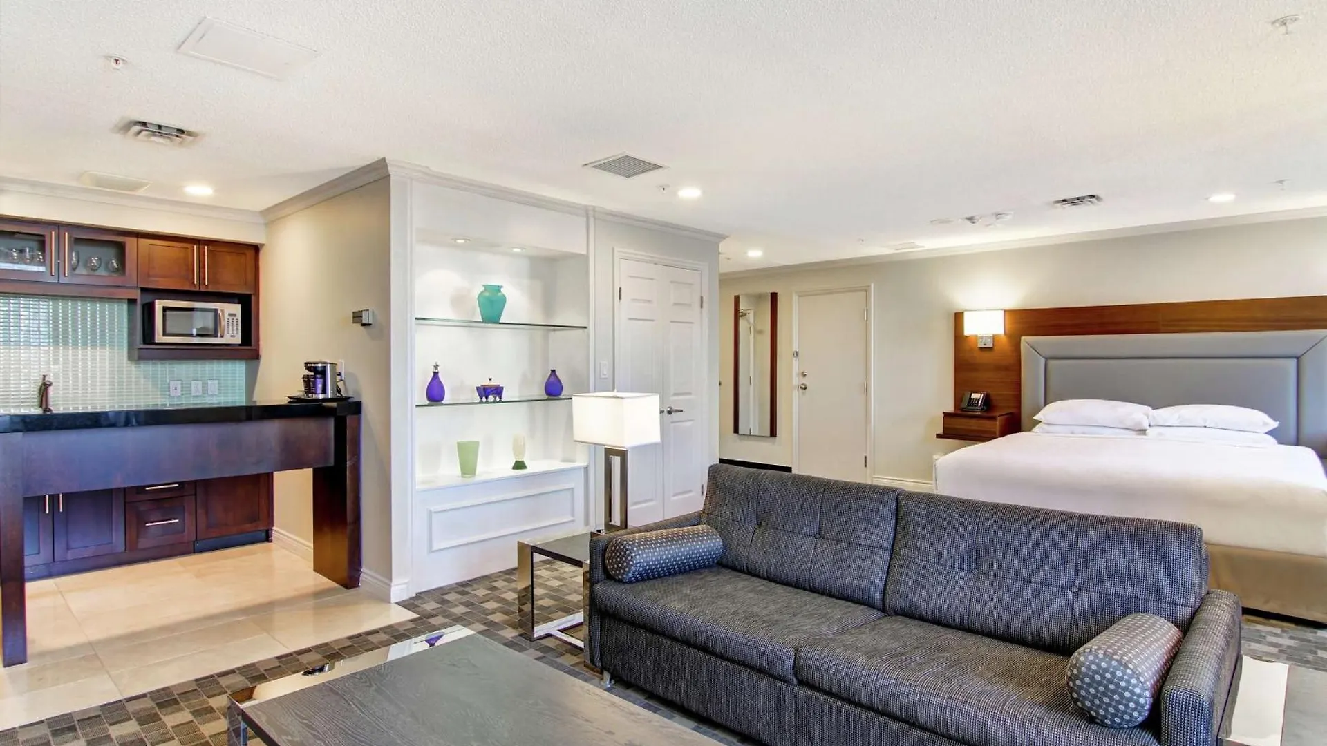 Doubletree By Hilton Toronto Downtown Hotel