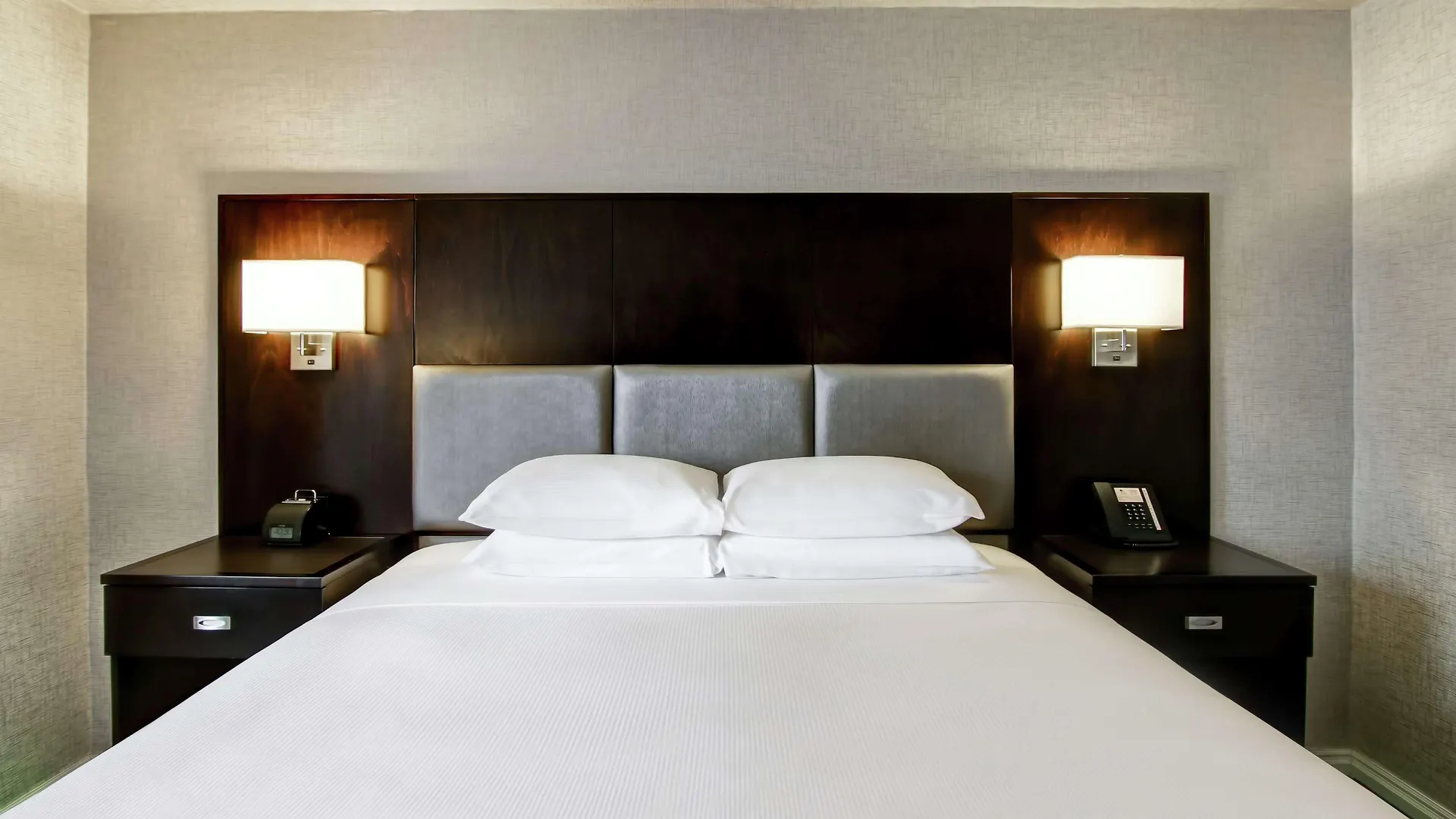 Doubletree By Hilton Toronto Downtown Hotel